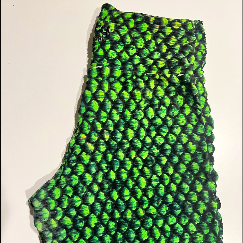 Booty by Brabants Green and Black Patterned Leggings